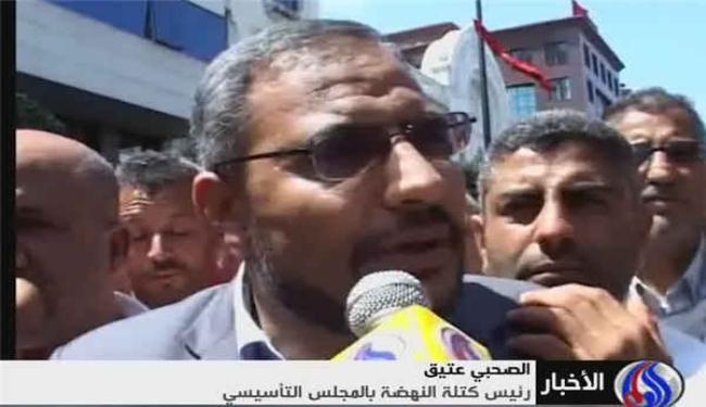 التونسيون يطالبون بالوحدة الوطنية وحل مشاكل العمال