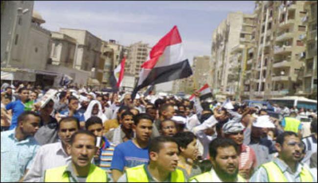 مسيرات حاشدة بأسيوط تطالب باسقاط حكم العسكر 