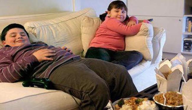 دراسة: الاطفال الذي يشاهدون التلفزيون كثيرا يصابون بالسمنة