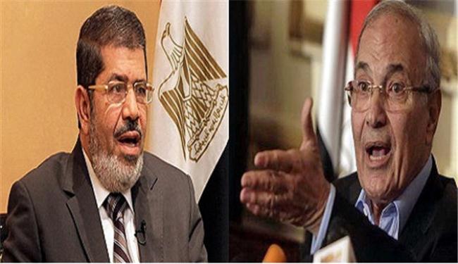 مرسي يخوض جولة الإعادة أمام شفيق الشهر المقبل