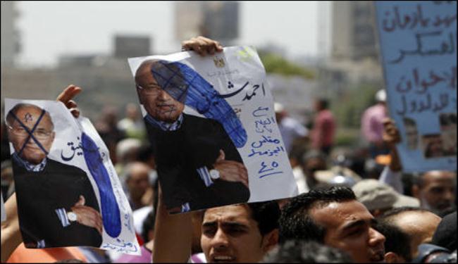 مصر: دعوات لمليونية العزل