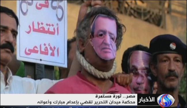 مبارك واعوانه يمثلون امام محكمة شعبية بميدان التحرير
