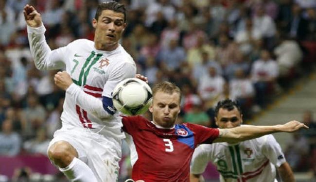 كأس اوروبا 2012: رونالدو يضع البرتغال في نصف النهائي