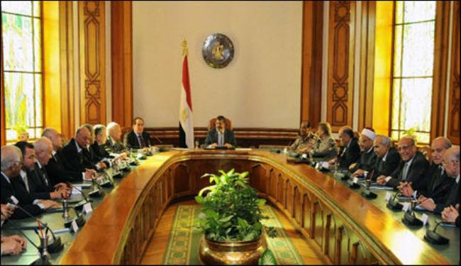 مصر : وبدأت معركة الصلاحيات ...