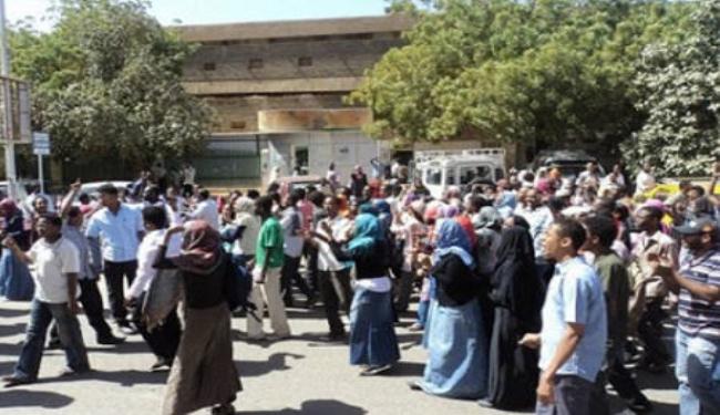 صحافيون سودانيون يتظاهرون احتجاجا على الرقابة