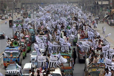 تظاهرات بزرگ پاکستانی ها ضد آمریکا