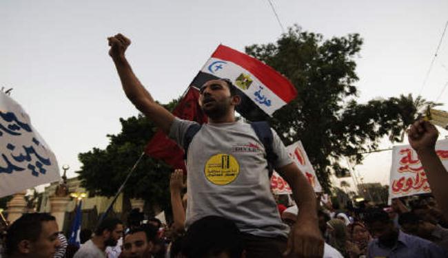 مئات الآلاف من المصريين يتظاهرون تأييداً لقرار عودة البرلمان