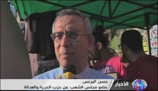 المصريون يطالبون القضاء بالنأي عن السياسة والغاء المكمل