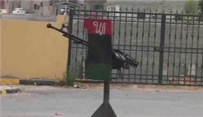 الحكومة الليبية أمام تحديات انتشار السلاح والفدرالية