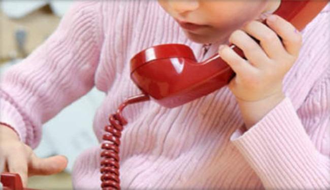 طفلة في الثالثة تطلب الاسعاف لنجدتها