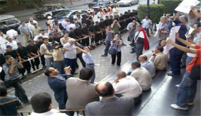 صحفيون يحتجون على استهداف حرية الاعلام بمصر