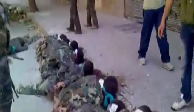 الجماعات المسلحة تعدم 20 جنديا سوريا في حلب