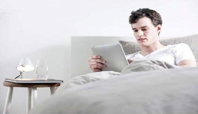 استخدام الحاسوب قبل النوم يسبب الأرق واضطرابات النوم