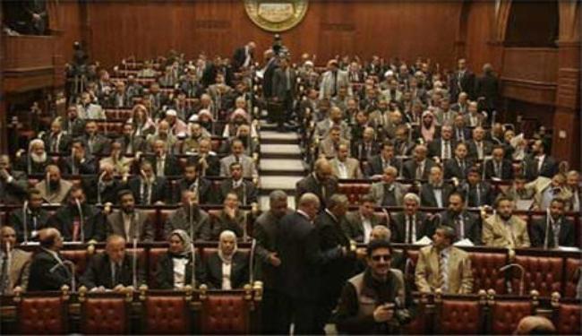 نواب مصريون يطالبون بطرد السفيرين الأميركي والهولندي