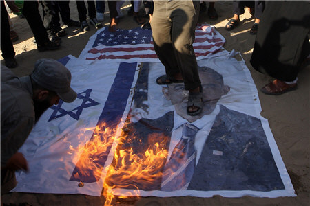 8 کشته وصدها زخمي در تظاهرات ضد آمریکایی
