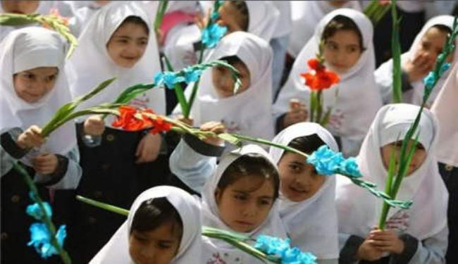 ايران تبدأ عامها الدراسي بشعار 