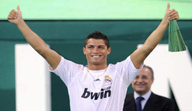 رونالدو يريد 400 الف جنيه استرليني اسبوعيا للبقاء مع ريال مدريد