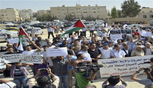 الأردنيون يتظاهرون أمام سفارة الكيان الإسرائيلي في عمان 
