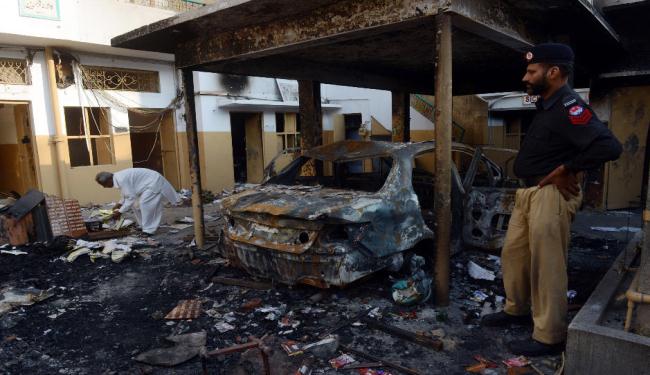 18 قتيلا في حريق اثر هجوم على محطة وقود في باكستان