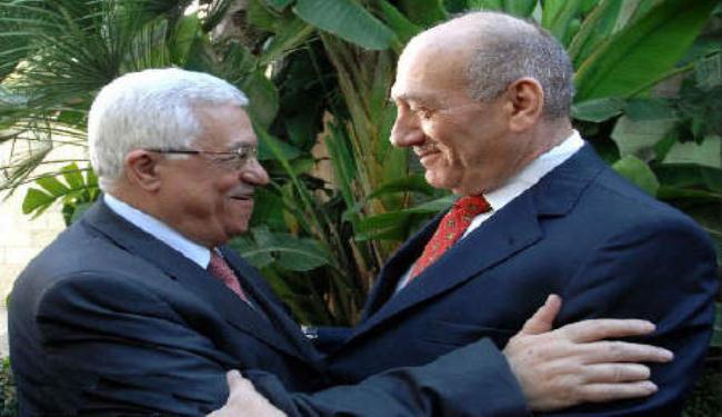 أولمرت: عباس تنازل عن حق العودة في غرف المفاوضات