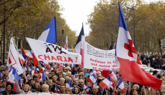 مظاهرات في فرنسا ضد مساعي دمج المسلمين في المجتمع