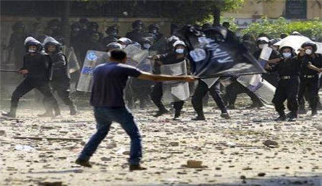 اشتباكات بين متظاهرين والشرطة المصرية بالقرب من ميدان التحرير