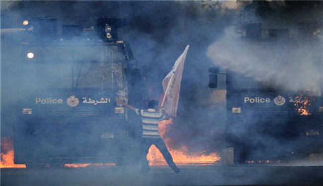 الثوار البحرينيون يغلقون شوارع رئيسة واستعدادات للتظاهر بعيد الشهداء