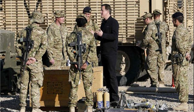 كاميرون يتفقد القوات البريطانية في افغانستان