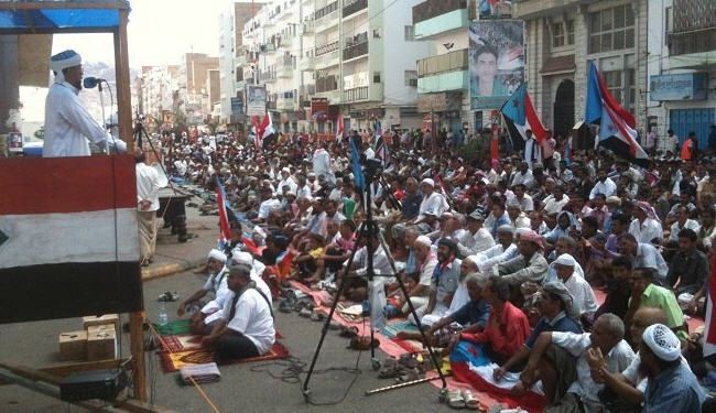 اليمنيون يتظاهرون بعدن رفضا للحوار اليمني الشامل