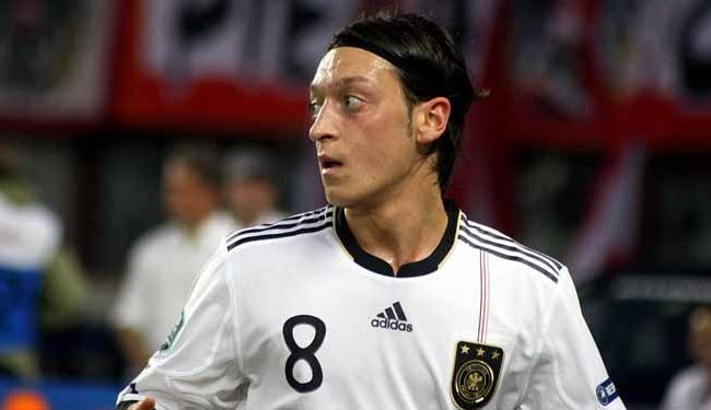 إختيار أوزيل أفضل لاعب في منتخب ألمانيا