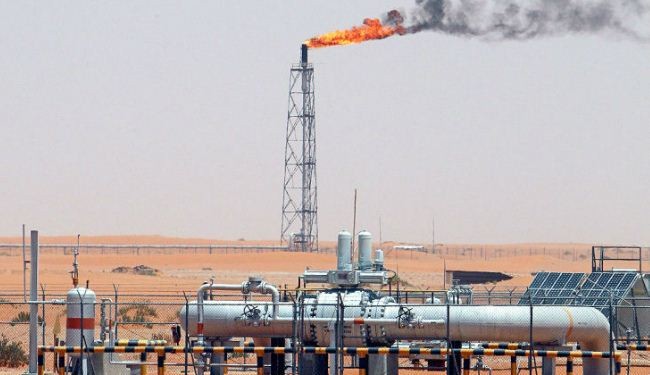 السعودية تخفض انتاجها النفطي مع تراجع الطلب