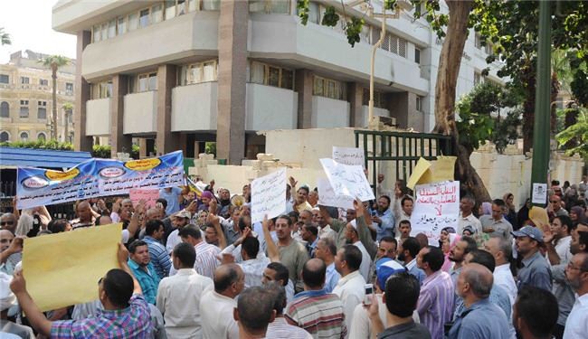 راهپیمایان مصری، به وزرا اجازه خروج ندادند