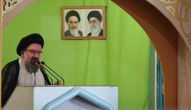 خطيب جمعة طهران: اميركا ترسل الارهابيين الى سوريا