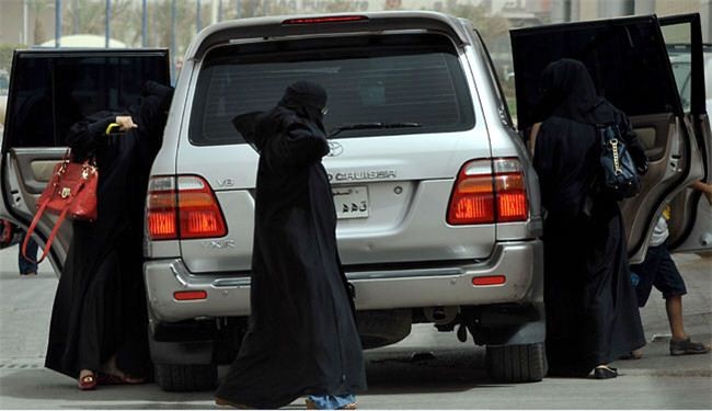 ضبط امرأة تقود سيارة في المدينة المنورة