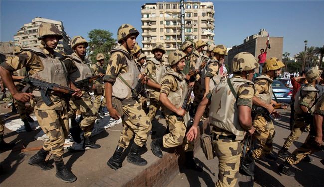نگرانی انقلابیون از دولت سایه نظامیان در مصر