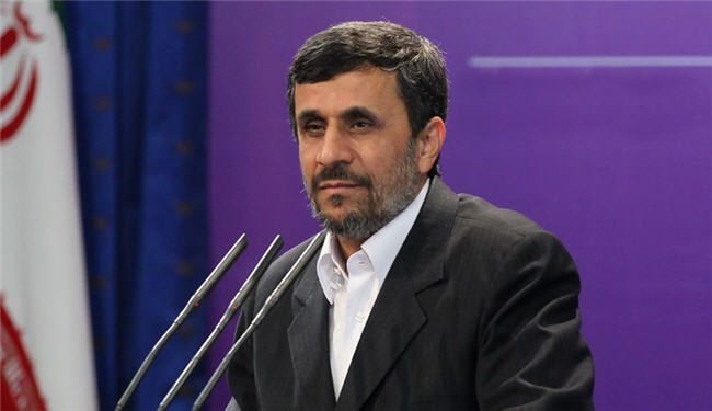 احمدي نجاد: طرح القضايا المذهبية من صنع الشيطان