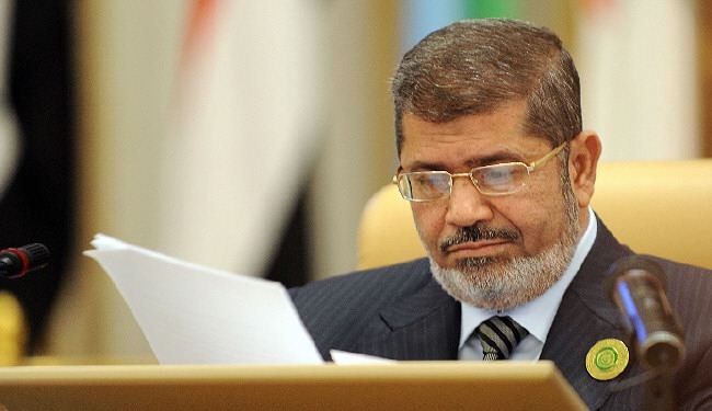 مرسي يدعو الى الاحتفال بذكرى الثورة بطريقة سلمية