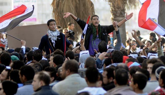 فعال انگليسي: بايد به مرسي فرصت داد