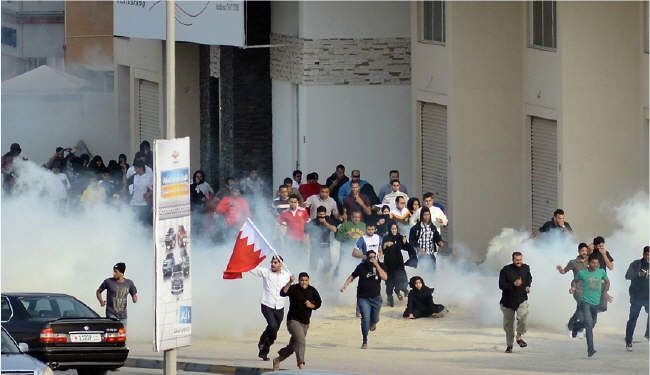 ناشط بحريني: النظام يتخبط وتصريحاته لا تحل الازمة