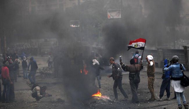 Protesters defy curfew across Egypt