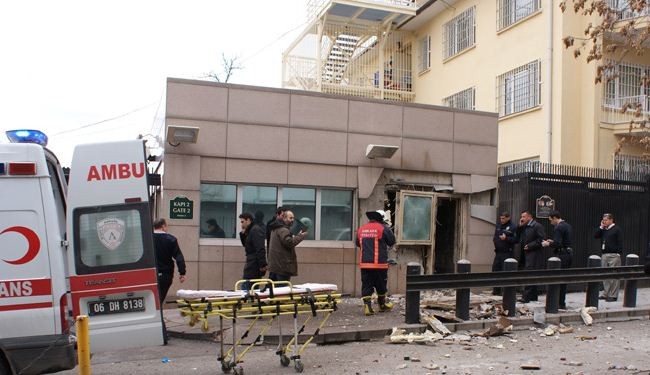 مقتل شخصين بانفجار امام السفارة الاميركية بانقرة