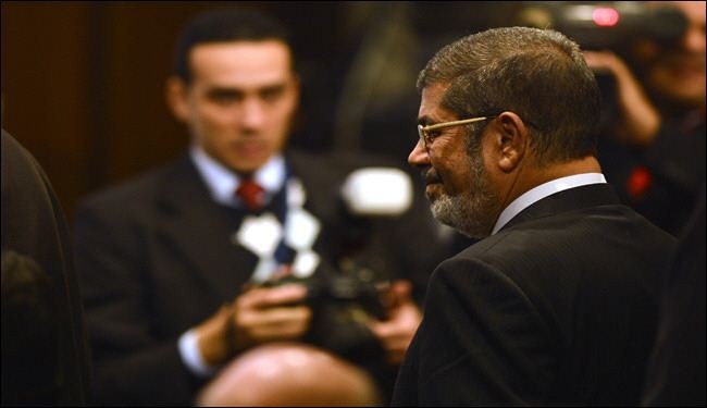 مرسي يتبع نفس اسلوب مبارك، وتنصل عن عهوده
