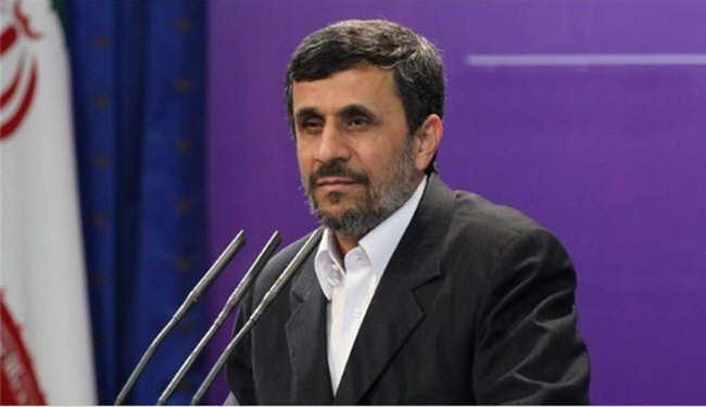 احمدي نجاد: القوى الشيطانية قلقة من تطور ايران