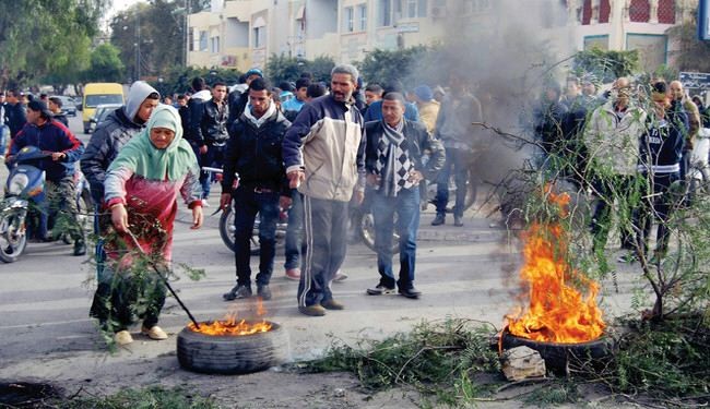 تونس..مواجهات بين الشرطة ومتظاهرين بمدينة قفصة