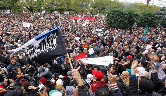 Tunisians shout anti-French slogans in big rally