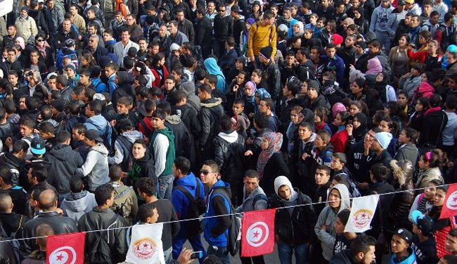 تونس: مظاهرات عارمة والنهضة تتمسك بالحكومة