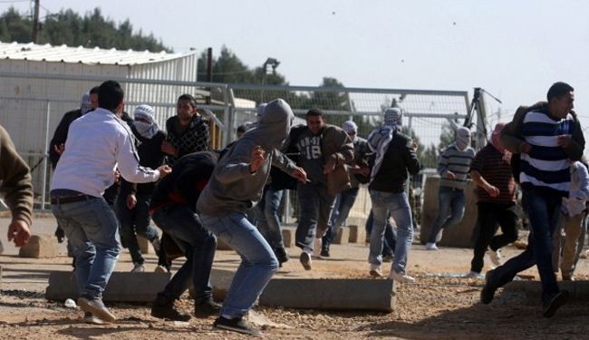 اصابة العشرات بقمع الاحتلال لمسيرات امام سجن عوفر