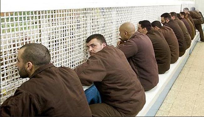 100s Palestinian prisoners join hunger strike
