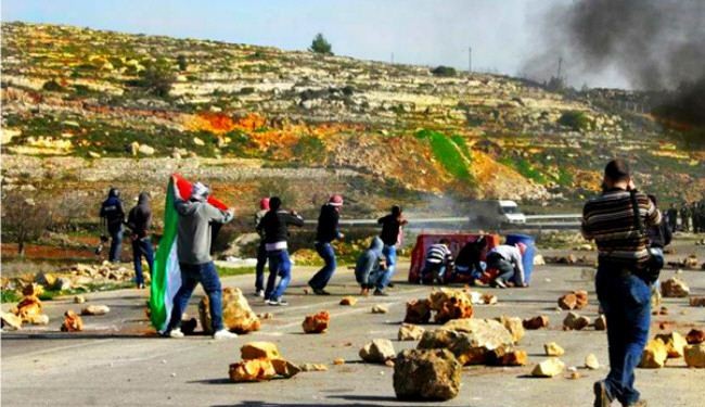 الاحتلال يصيب عشرات الفلسطينيين امام سجن عوفر
