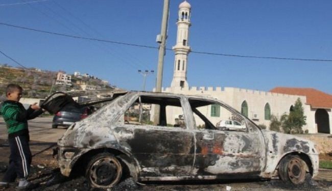 مستوطنون يحرقون سيارات فلسطينية بالضفة